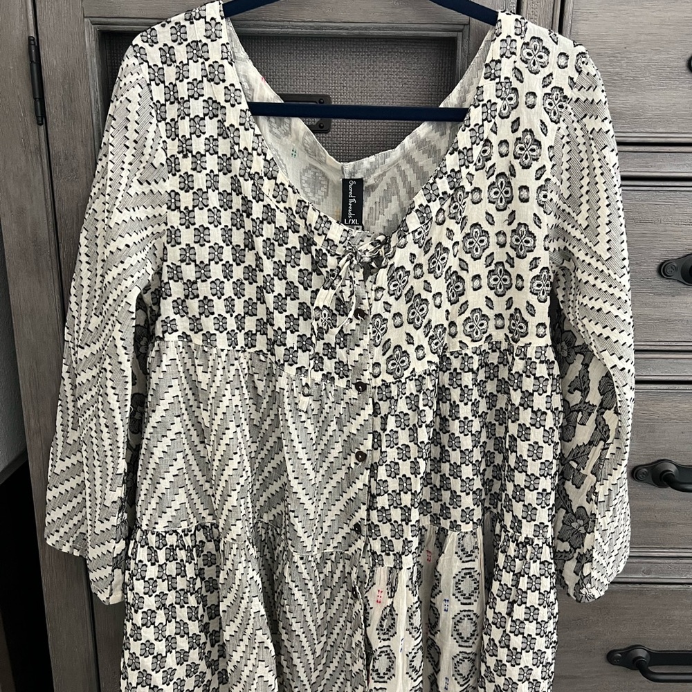 Black and White Patterned Blouse by Sacred Threads L/XL